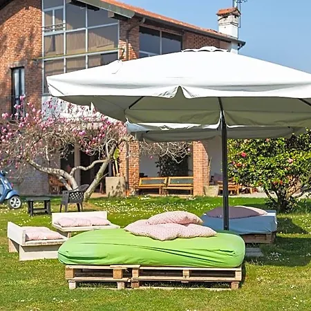 Cascina Cattabreghetta Bed & Breakfast 4*