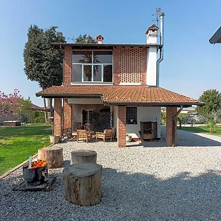 Cascina Cattabreghetta Bed & Breakfast 4*